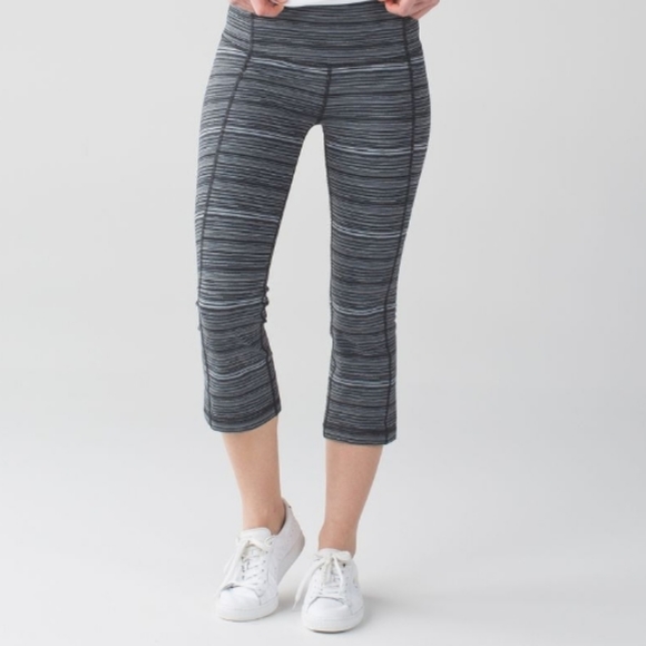 Lululemon Gather & Crow Crop II Cyber Blac… - Picture 2 of 8